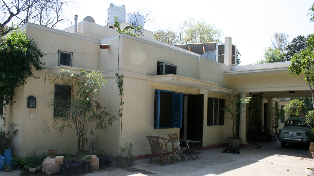 नेहरू का पहला घर बिका