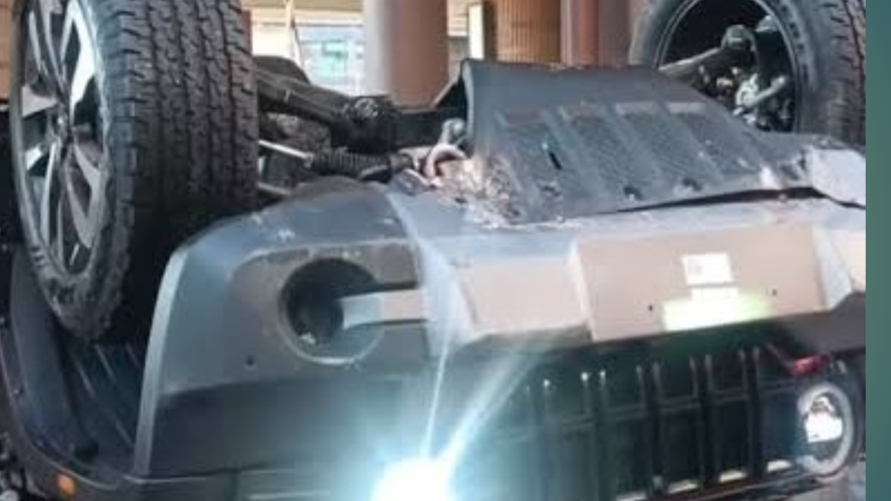 महिंद्रा थार शोरूम दुर्घटना