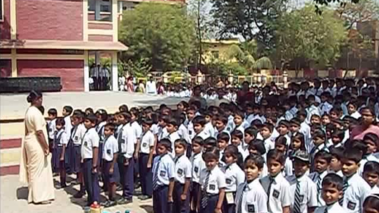 स्कूलों में राष्ट्रीय गीत