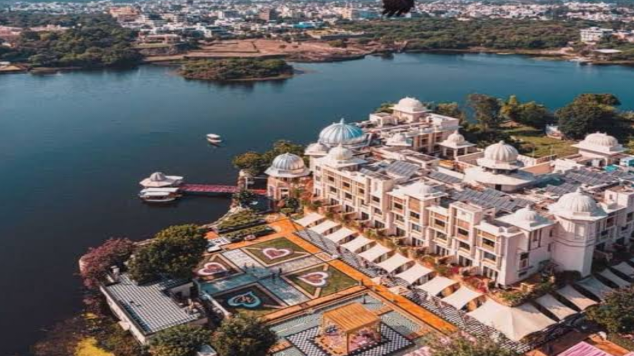 लीला पैलेस उदयपुर जुर्माना