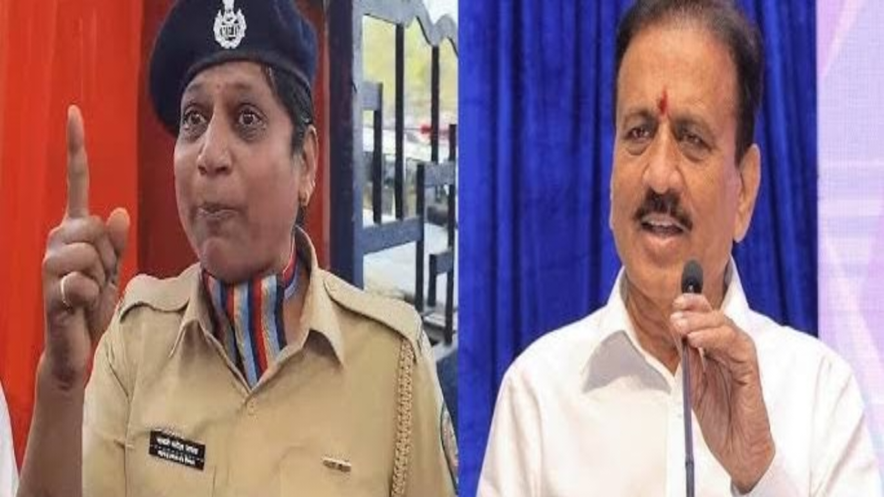 संविधान अपमान का आरोप